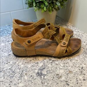 Taos Trulie tan leather womens sandals size 10-10.5 or 41
